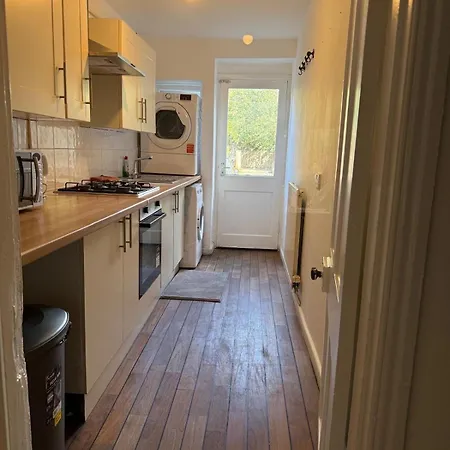 5 Brunswick St - Bedroom 03 Downstairs Гостевой дом Бристоль