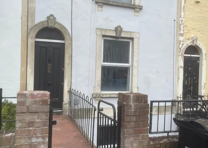 5 Brunswick St - Bedroom 03 Downstairs Bristol